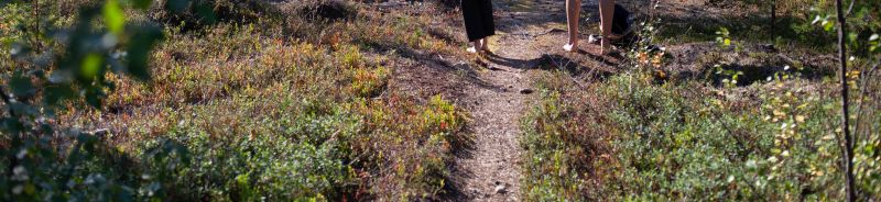 File:Rituale 02 bare feet.jpg
